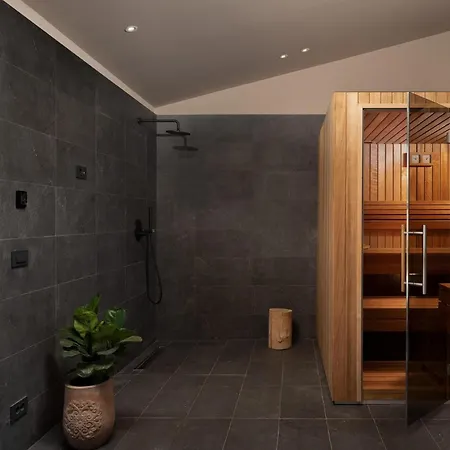 Holiday home Em